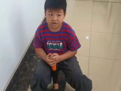 7岁男孩骑滑板14公里找到舅舅家,这不是做梦,真的到舅舅家了!